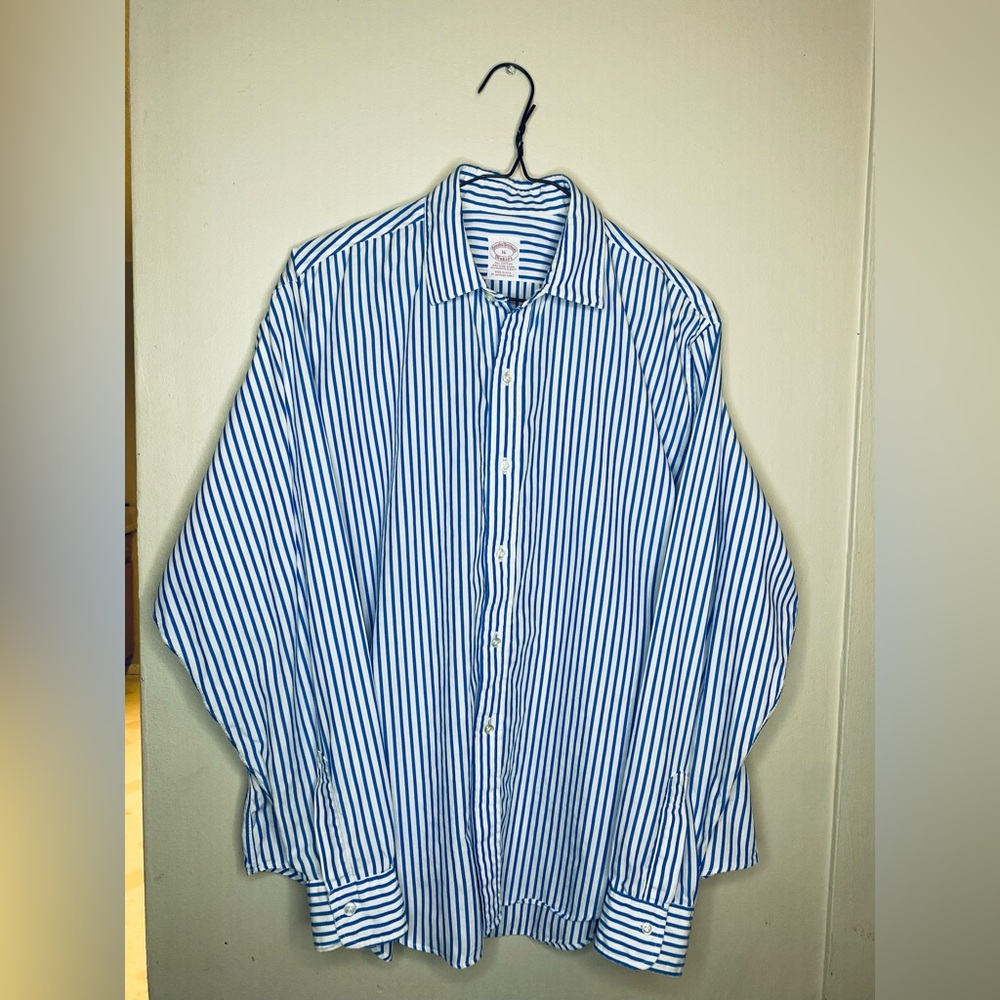 Brooks Brothers Makers Men's White and Blue Striped Button Down Shirt